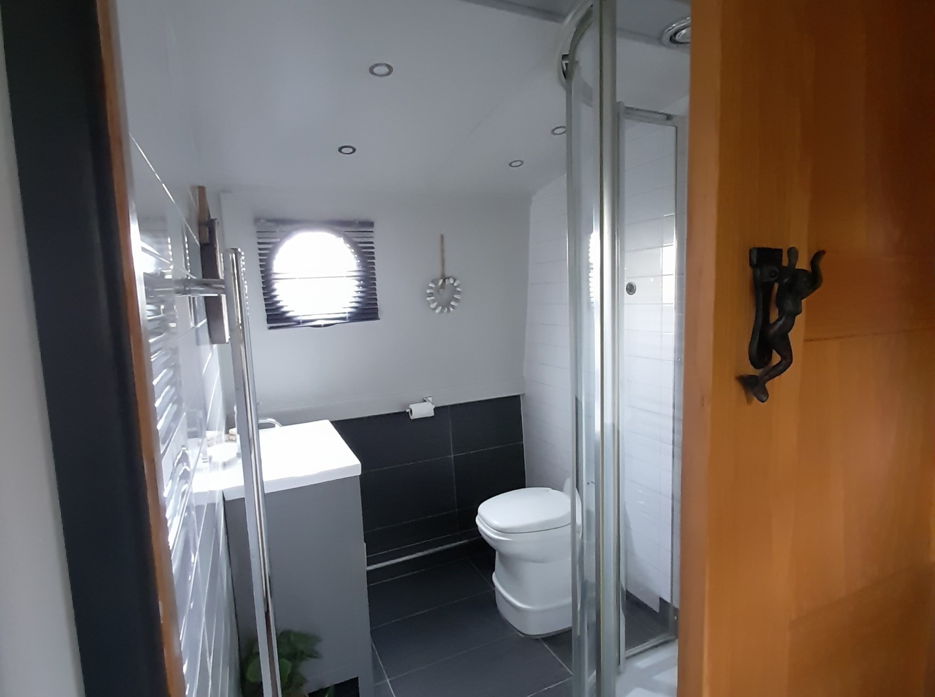 07-shower-room-1